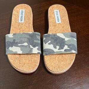 Steve Madden, Women's Drips Camo Cork Slide Sandal, 5M